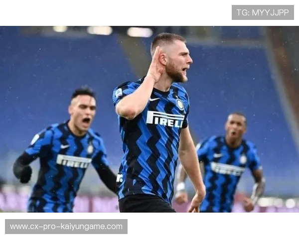 卢卡库强势头球破门，红蓝对决燃爆全场